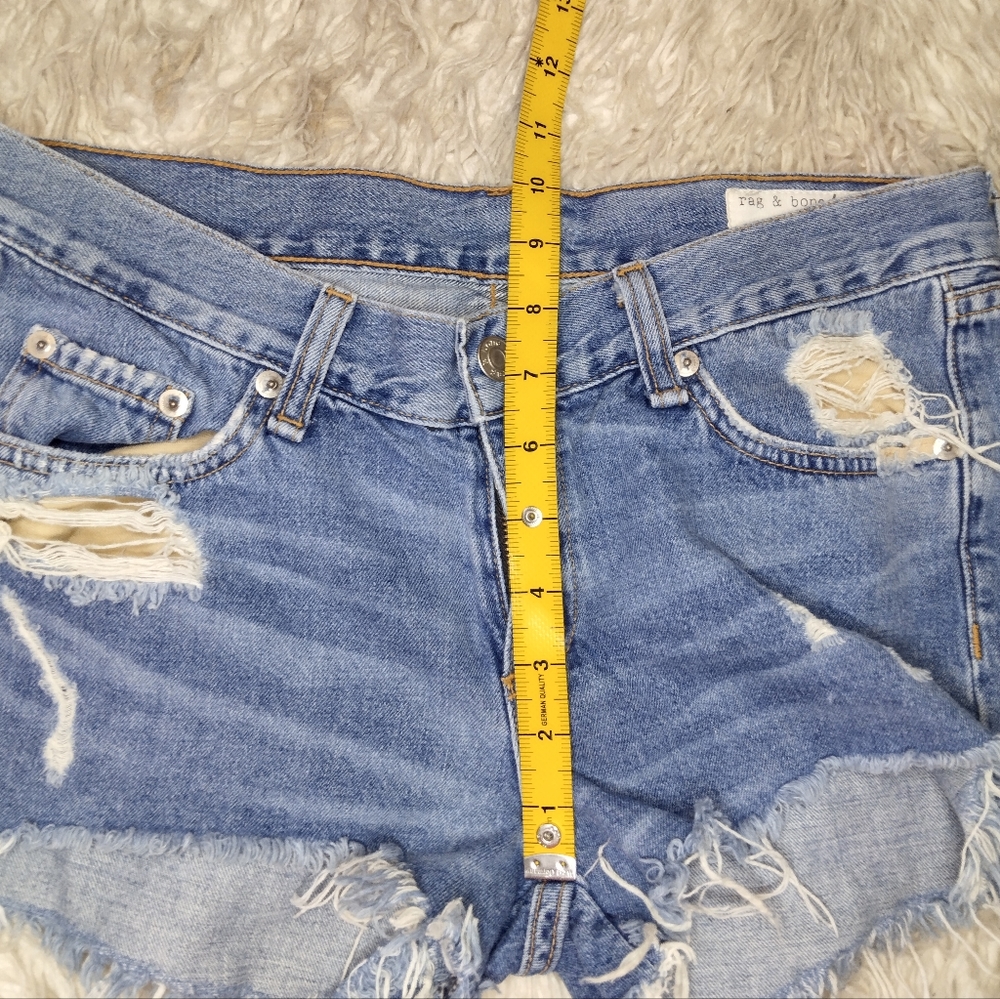 Rag & Bone Winnie Distressed Cut Off Denim Short Size 26 - Picture 7 of 12
